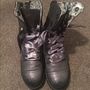 Dr. Martens Triumph Boots
